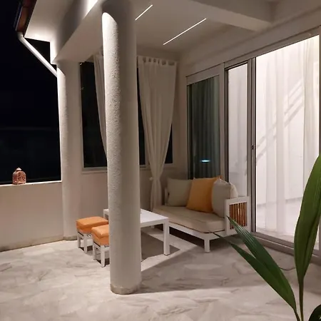 Nefeli Seaside Elegant Near The Apartamento Polychrono