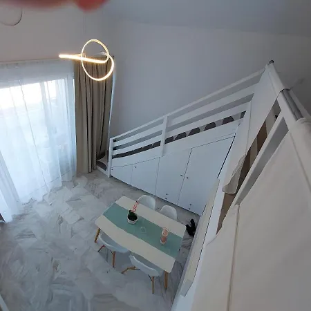 Nefeli Seaside * Polychrono