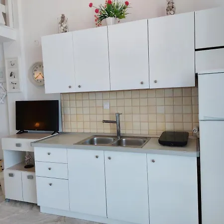 Nefeli Seaside Apartment Elegant Stay Near The Beach פוליכרונו