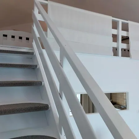 Nefeli Seaside Apartment Polychrono