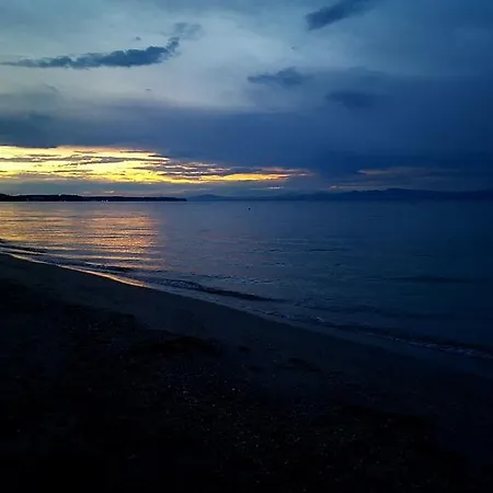 Nefeli Seaside Apartment Polychrono