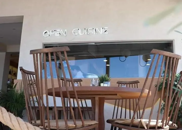 아파트 Nefeli Seaside Elegant Near The