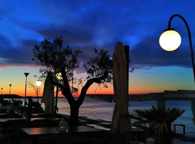 דירה Nefeli Seaside Apartment Elegant Stay Near The Beach פוליכרונו