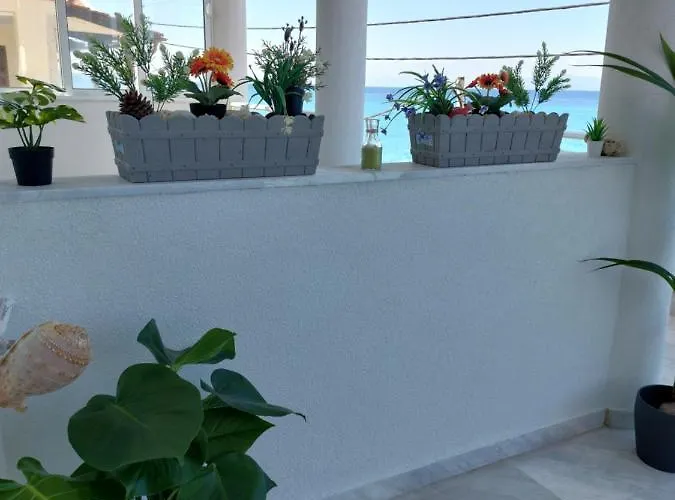 Nefeli Seaside Apartment Elegant Stay Near The Beach דירה *