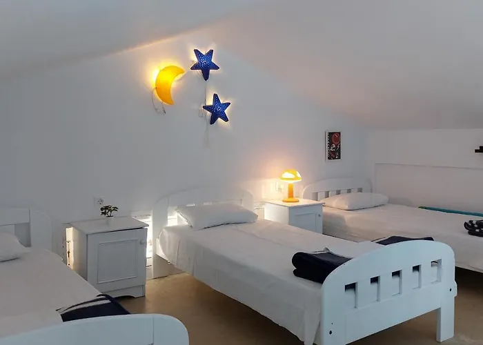 Nefeli Seaside Apartment Elegant Stay Near The Beach *