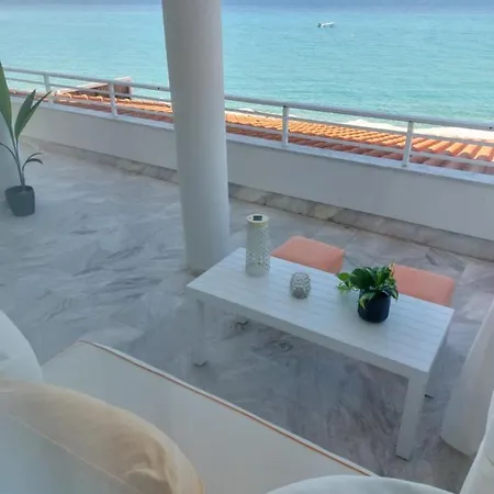 Nefeli Seaside * Polychrono