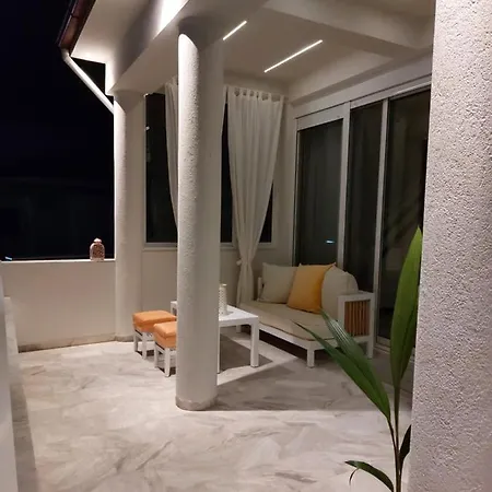 Nefeli Seaside *